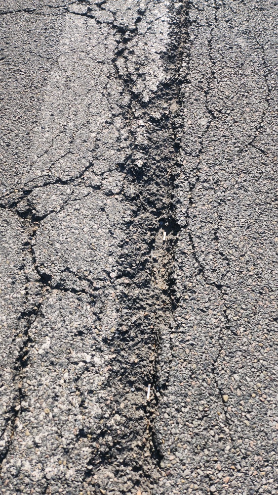 횡단보도 패임 가까운 사진