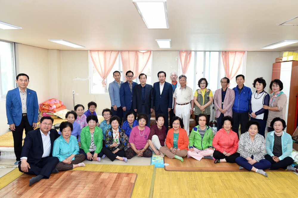 찿아가는소통의날경로당방문01(2017,6,12,신안인스빌아파트경로당).jpg