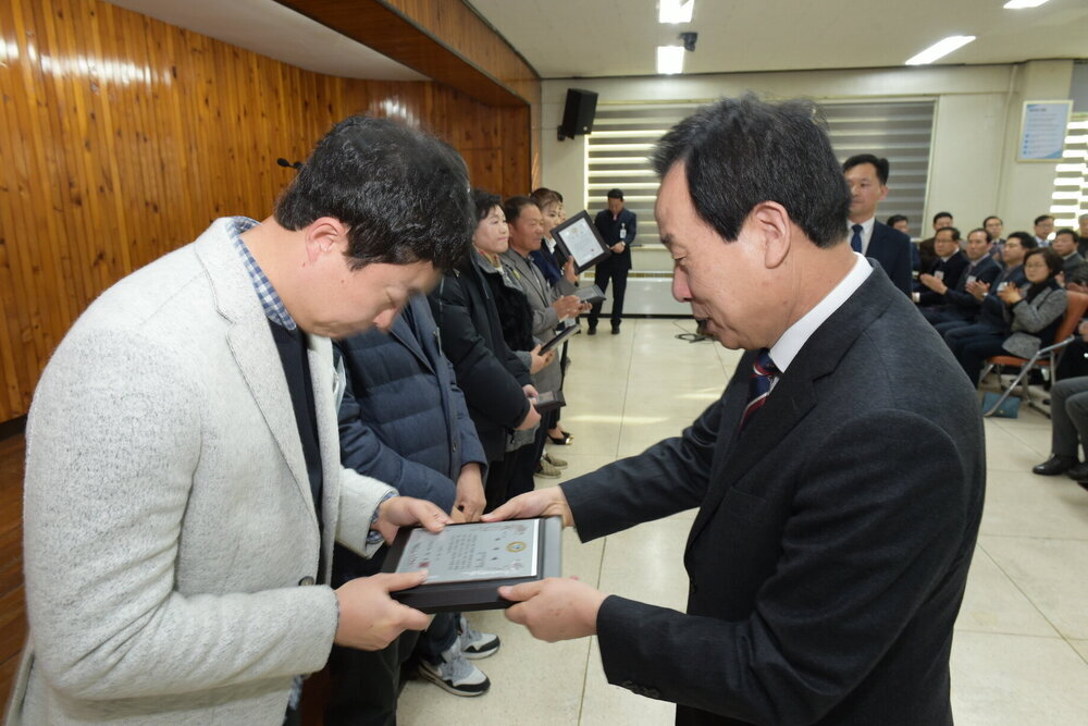 박홍률 목포시장 표창패 전달.