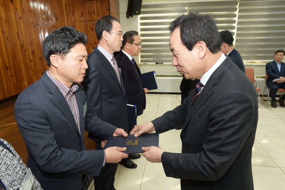 박홍률 목포시장 표창장 전달.