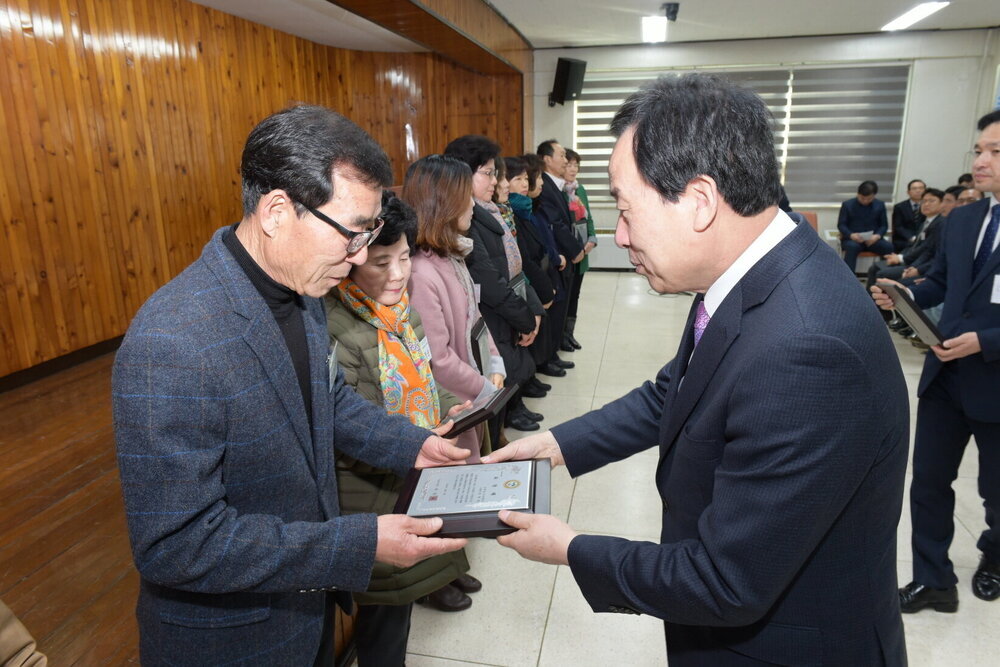 박홍률 목포시장 시정유공자 시상.