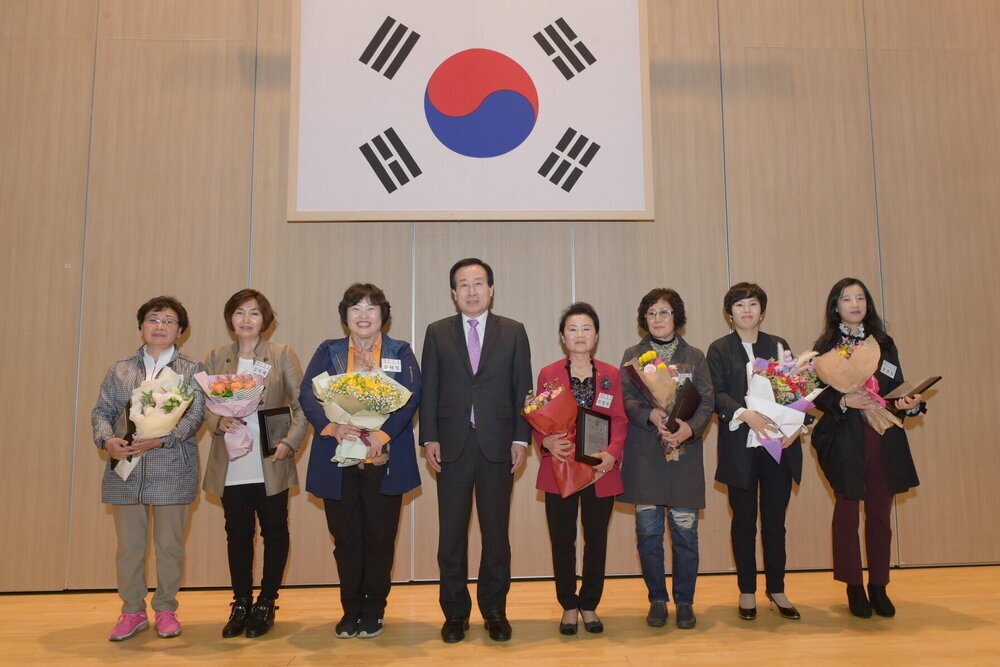 박홍률 목포시장 수상자와 기념촬영.