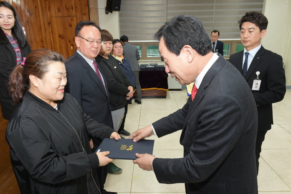 박홍률 목포시장 위촉장 수여.
